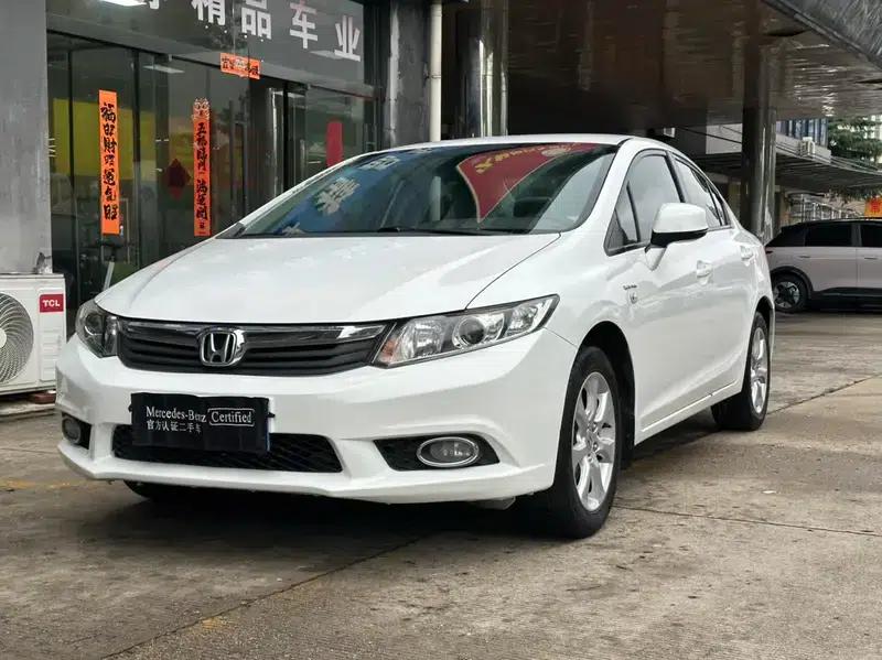 Civic 2013 10th Anniversary Edition 1.8L Automatic Comfort Version — миниатюра 1