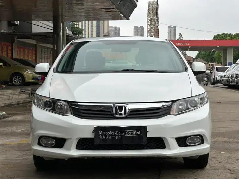 Civic 2013 10th Anniversary Edition 1.8L Automatic Comfort Version — миниатюра 2