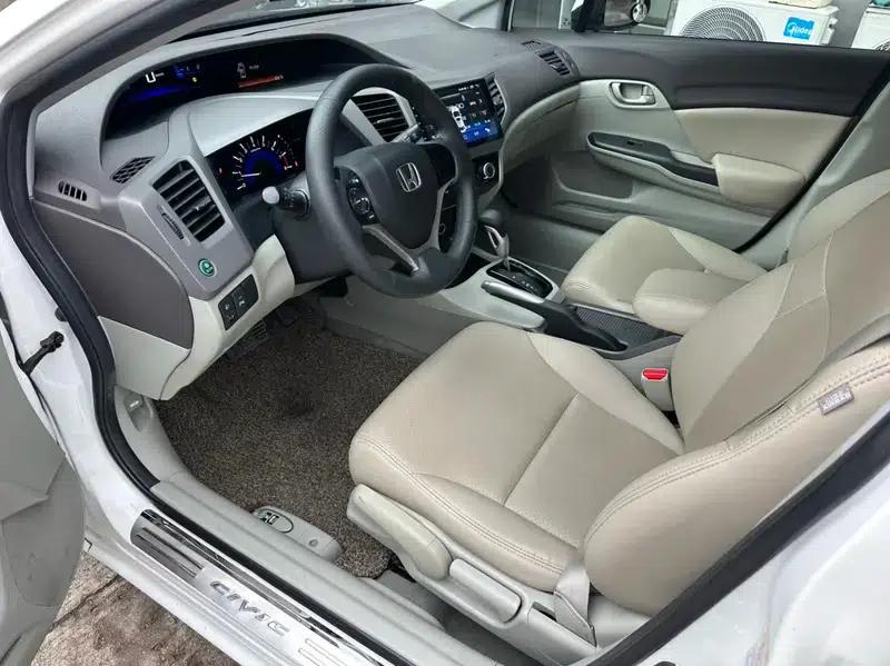 Civic 2013 10th Anniversary Edition 1.8L Automatic Comfort Version — миниатюра 11