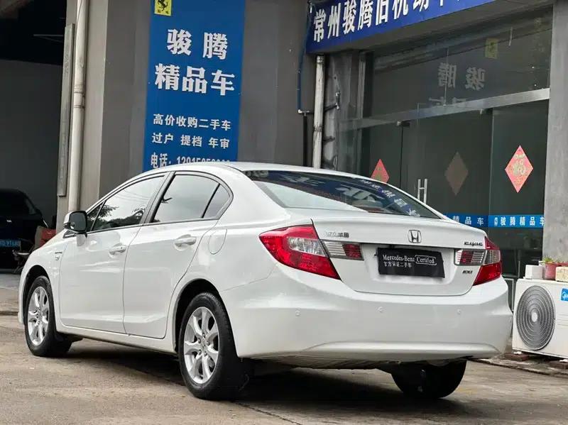 Civic 2013 10th Anniversary Edition 1.8L Automatic Comfort Version — миниатюра 4