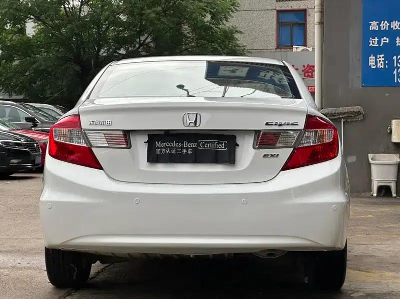 Civic 2013 10th Anniversary Edition 1.8L Automatic Comfort Version — миниатюра 5