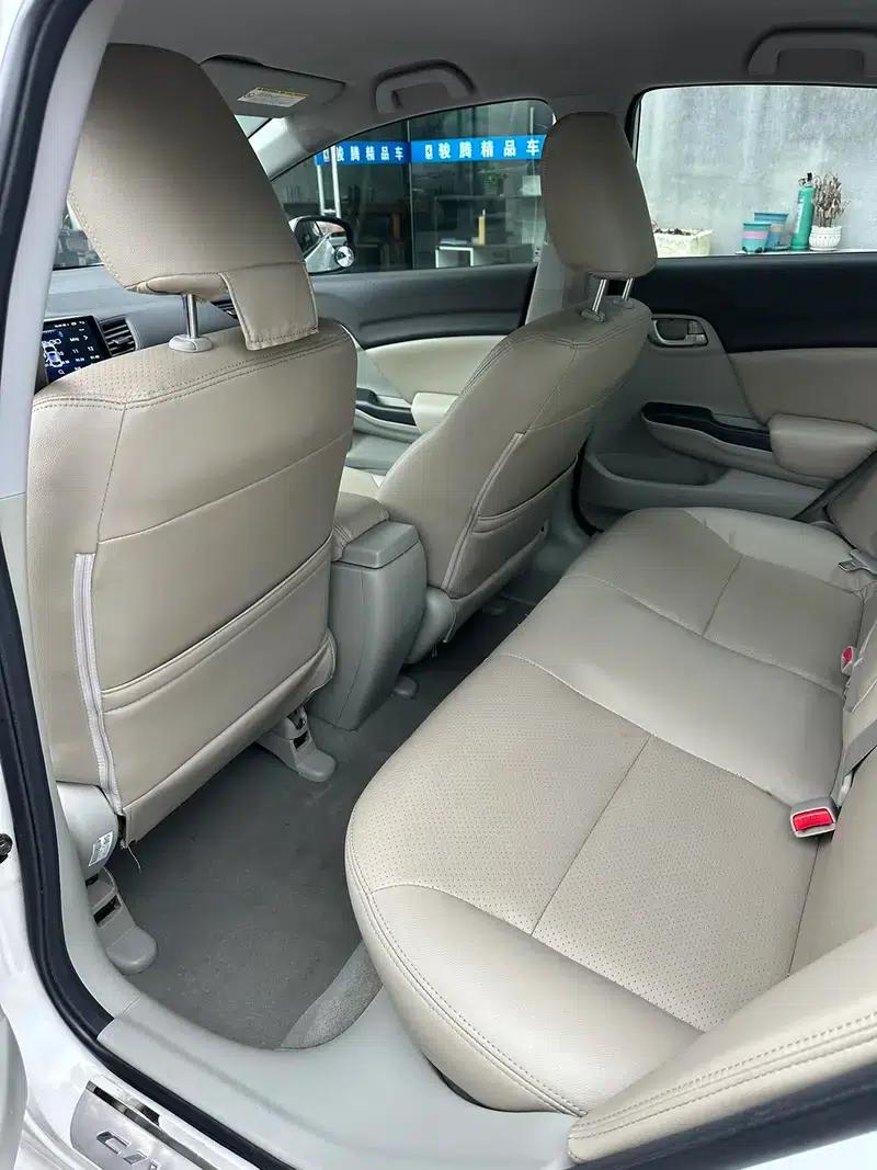 Civic 2013 10th Anniversary Edition 1.8L Automatic Comfort Version — миниатюра 7