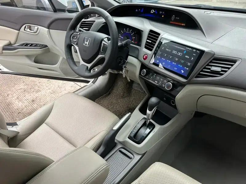Civic 2013 10th Anniversary Edition 1.8L Automatic Comfort Version — миниатюра 10