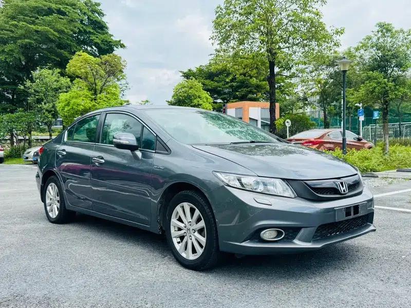Civic 2013 10th Anniversary Edition 1.8L Automatic Luxury Edition — миниатюра 3