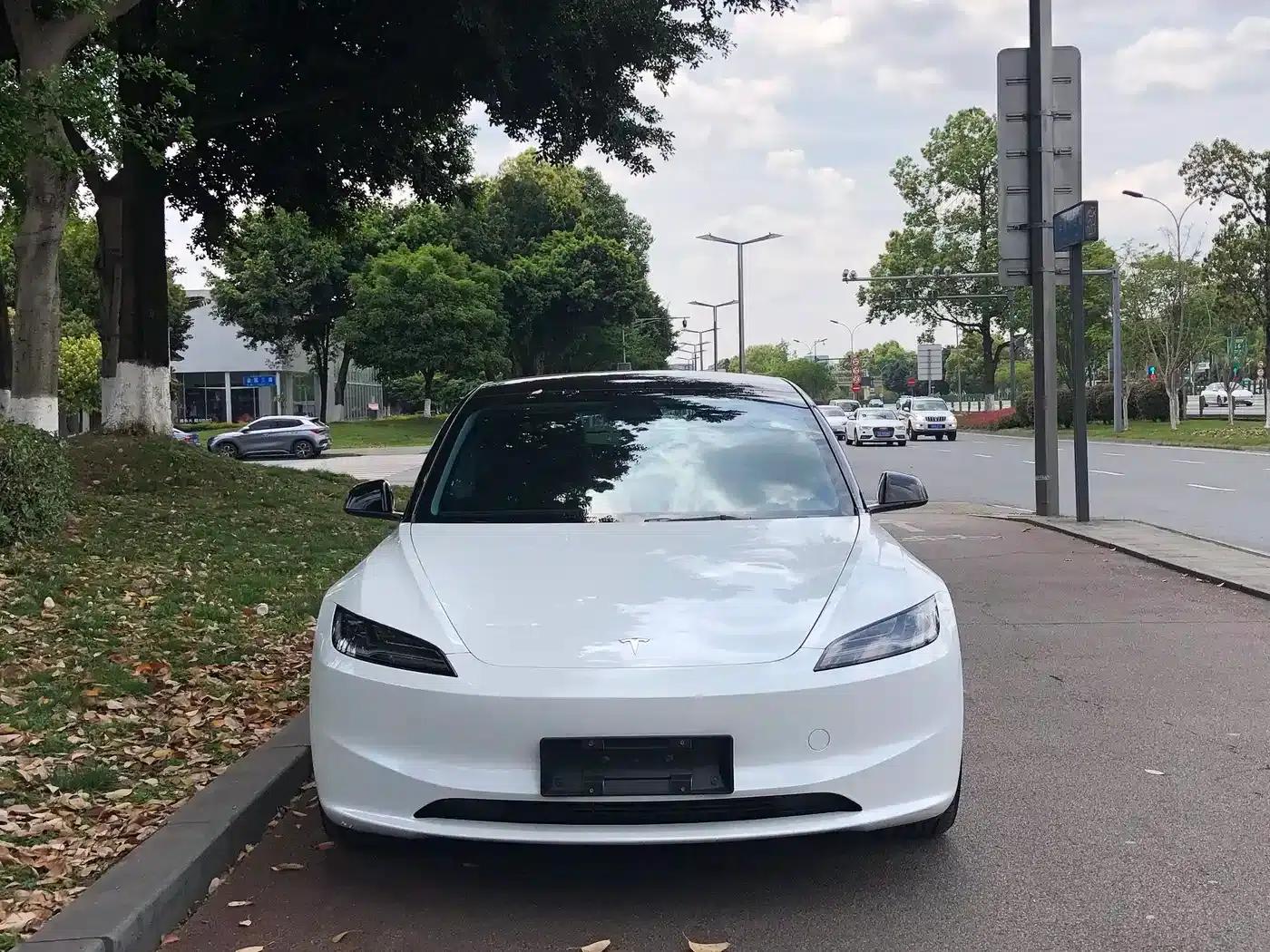 Model 3 2025 Long Range All-Wheel Drive — миниатюра 2