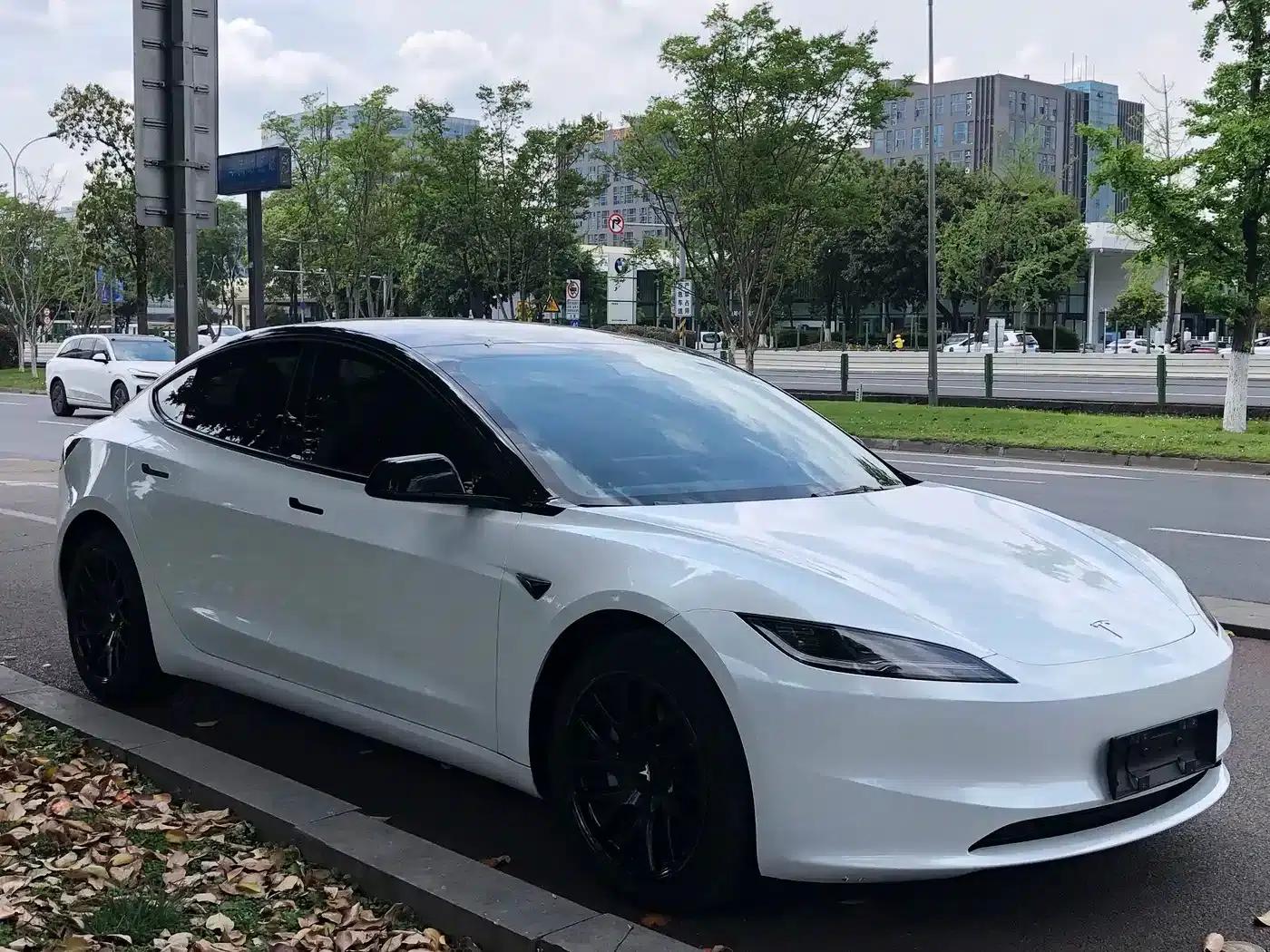 Model 3 2025 Long Range All-Wheel Drive — миниатюра 3