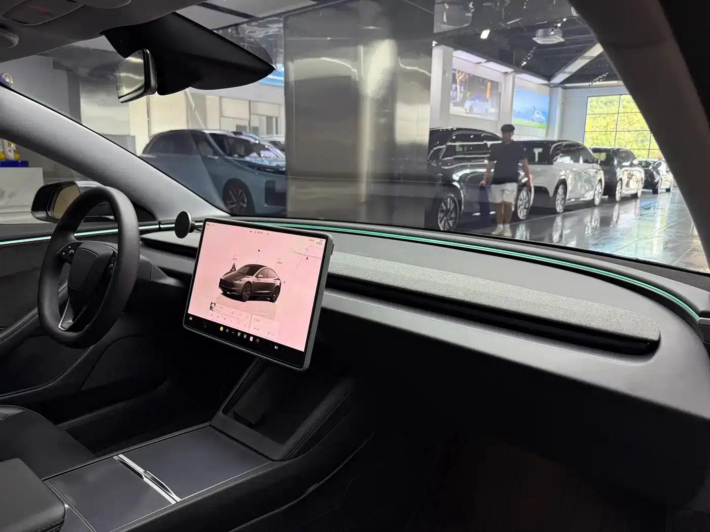 Model 3 2023 Rear-Wheel Drive — миниатюра 10