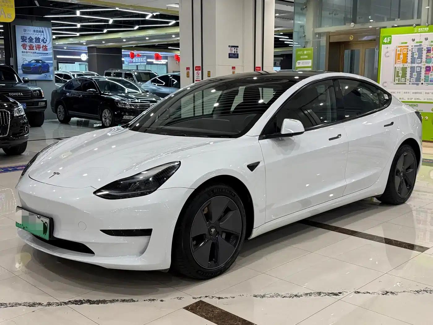 Model 3 2022 Rear-Wheel Drive — миниатюра 1