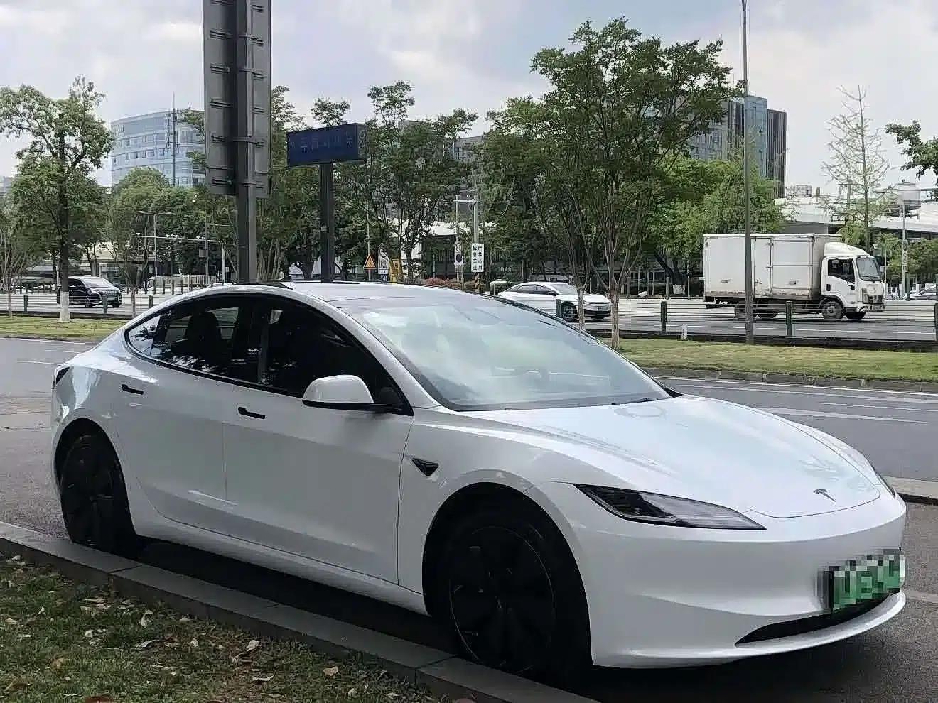 Model 3 2025 Facelift Rear-Wheel Drive Version — миниатюра 3