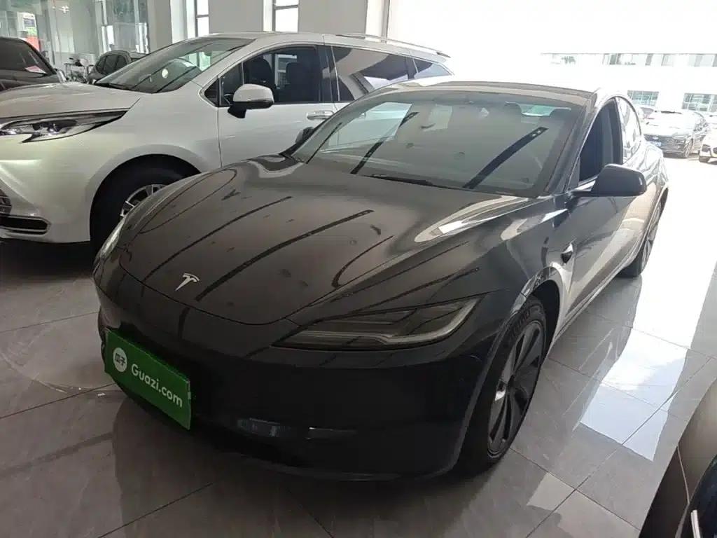 Model 3 2023 Rear-Wheel Drive — миниатюра 1