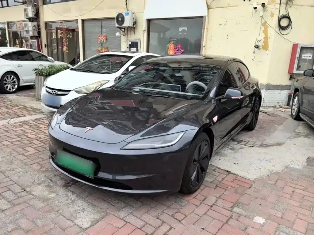 Model 3 2025 Rear-Wheel Drive — миниатюра 2