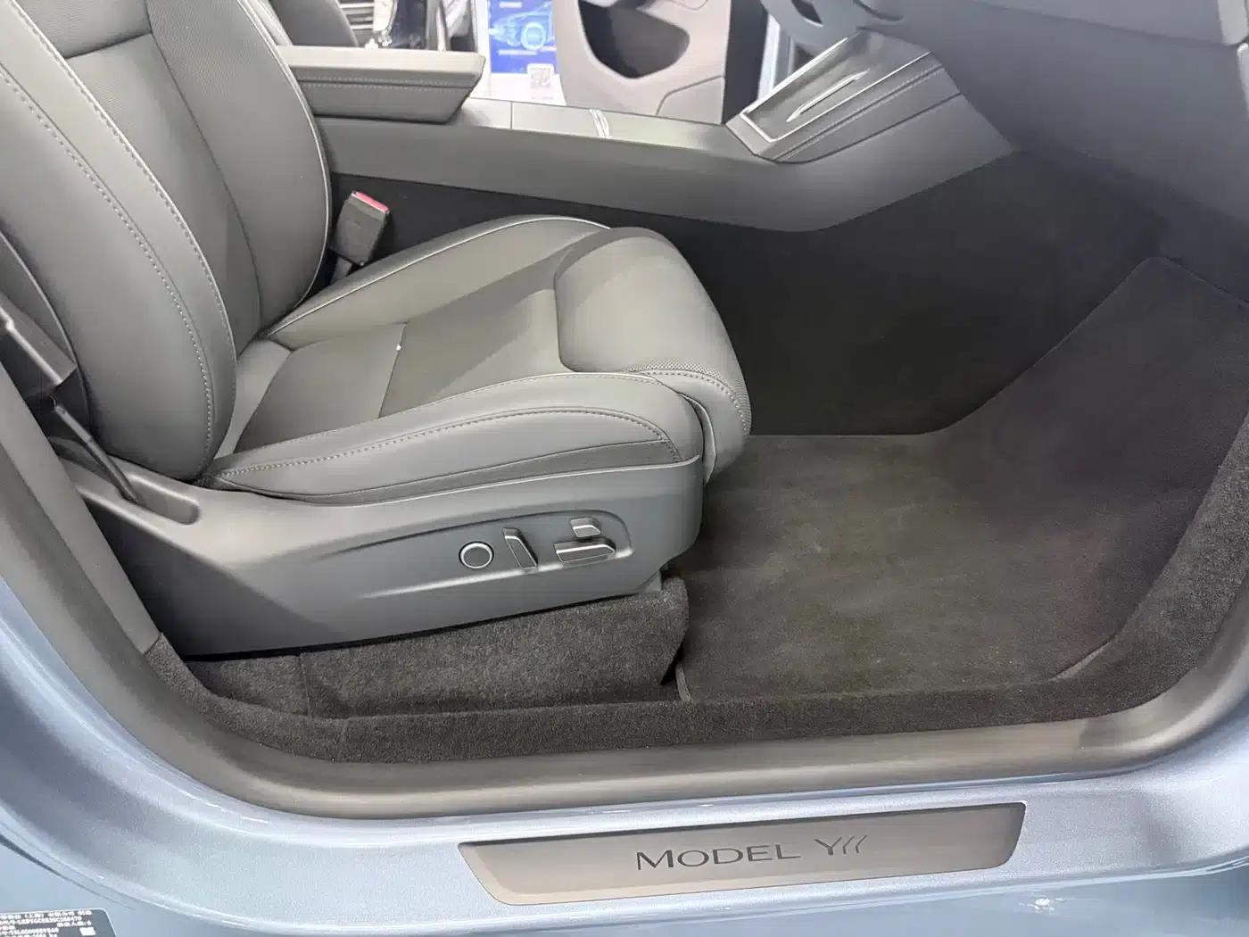 Model Y L 2025 Long Range All-Wheel Drive — миниатюра 20