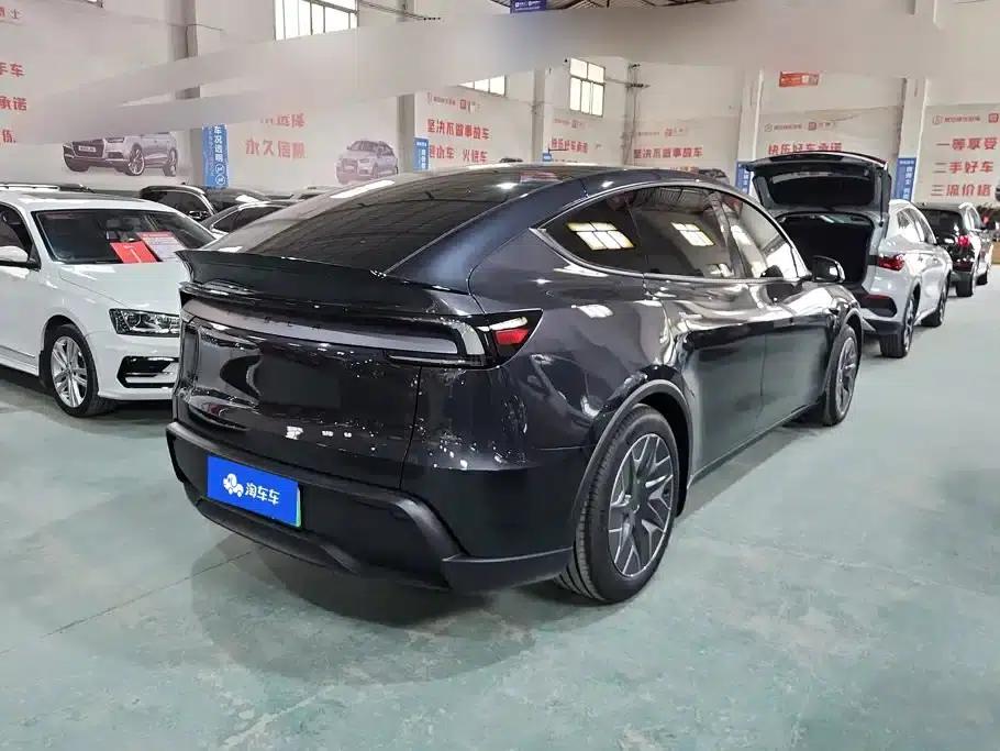 Model Y L 2025 Long Range All-Wheel Drive — миниатюра 3