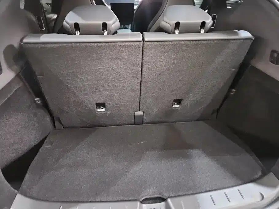Model Y L 2025 Long Range All-Wheel Drive — миниатюра 4