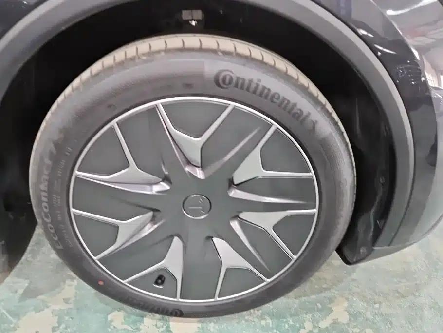 Model Y L 2025 Long Range All-Wheel Drive — миниатюра 6
