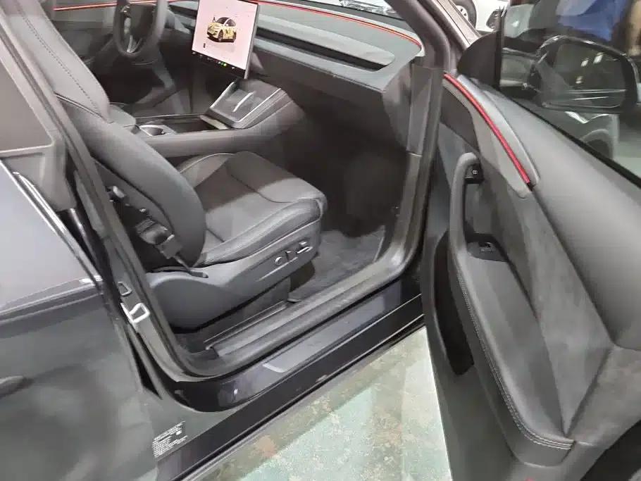Model Y L 2025 Long Range All-Wheel Drive — миниатюра 8