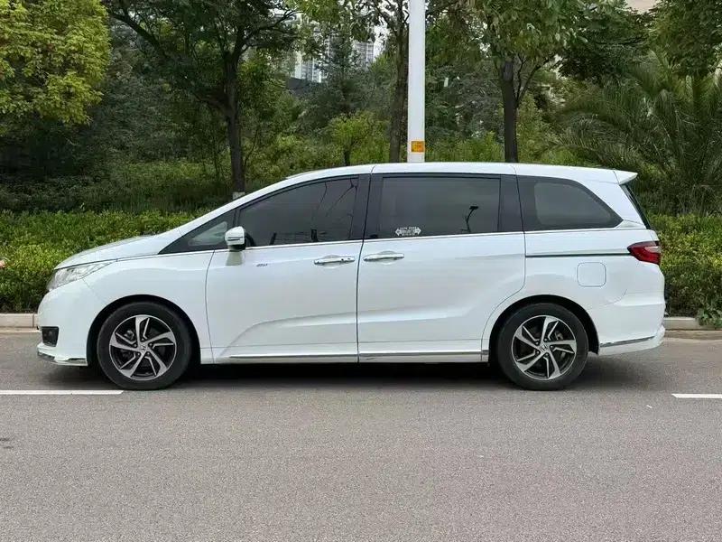 2015 Odyssey 2.4L Premium Edition — миниатюра 3