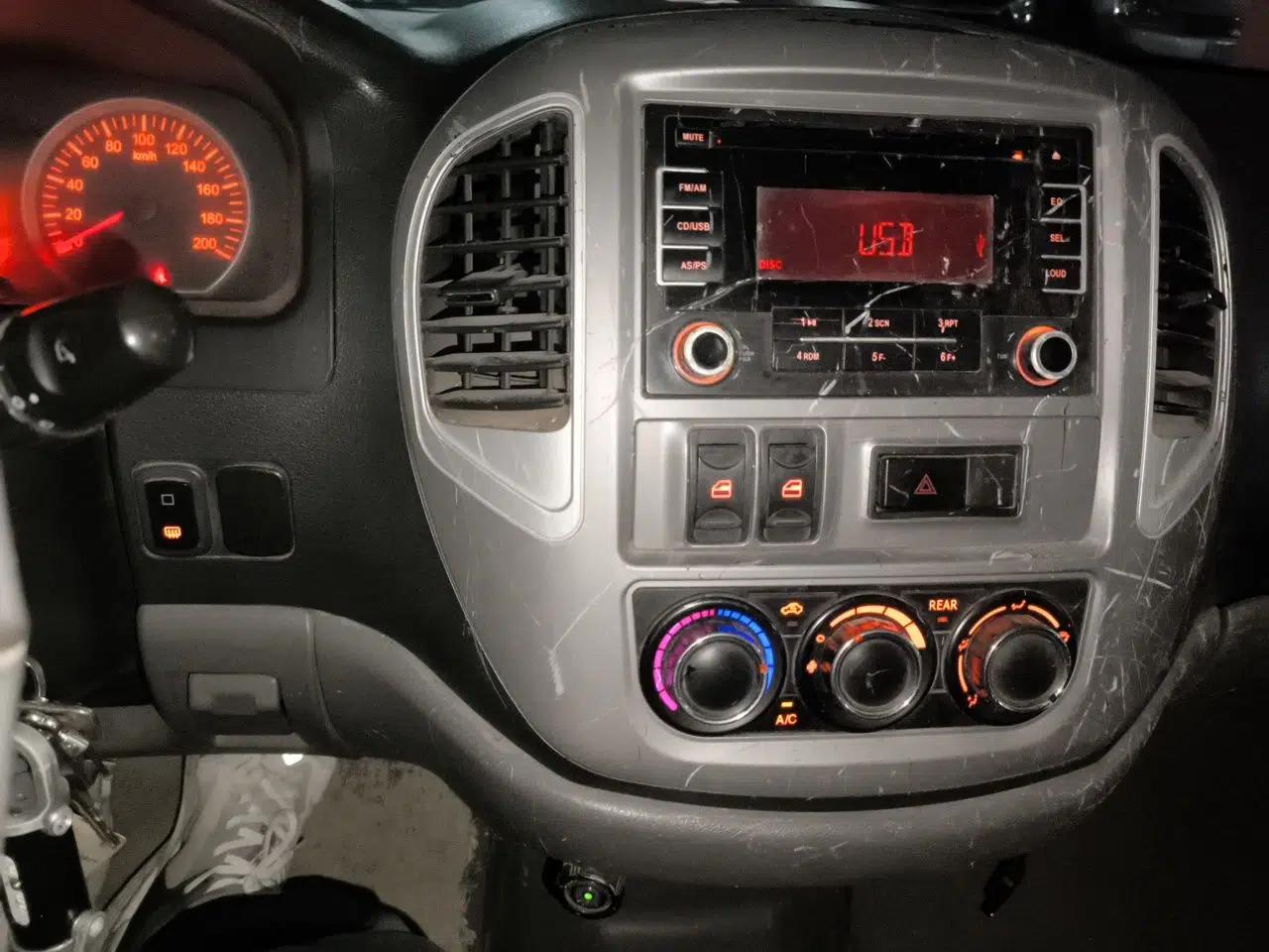 FORTHING Lingzhi 2014 M3 1.6L 7-Seater Luxury Model — миниатюра 13