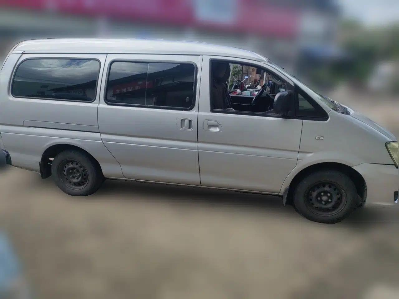 FORTHING Lingzhi 2019 Facelifted M3L 1.6L 7-Seater Standard Model — миниатюра 3