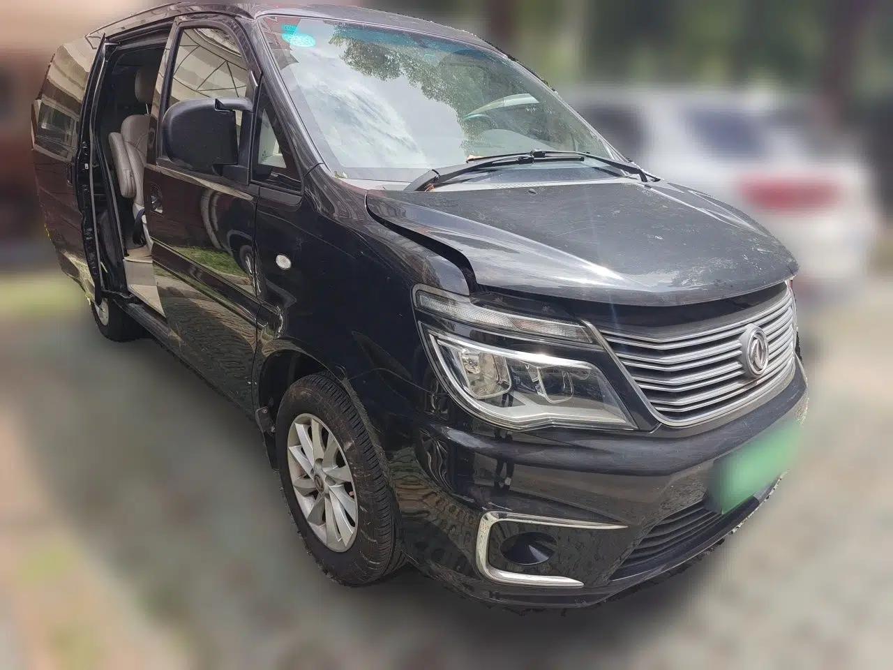 FORTHING Lingzhi 2018 M5 1.6L 7-Seater Luxury Model — миниатюра 3