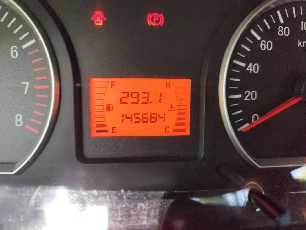 FORTHING Lingzhi 2015 V3 1.5L 7-Seater Comfort Model — миниатюра 12