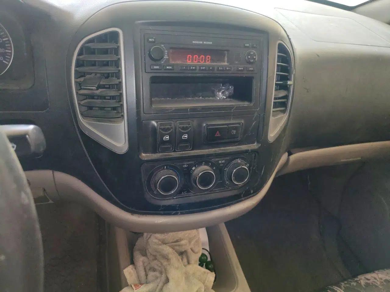 FORTHING Lingzhi 2016 V3 1.5L 7-Seater Comfort Model China V Standard — миниатюра 13