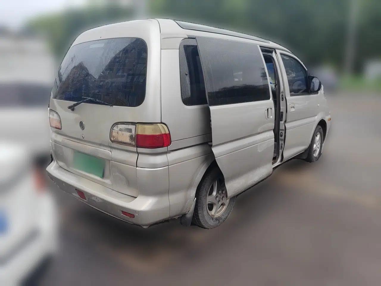 FORTHING Lingzhi 2007 2.0L Manual Deluxe Edition — миниатюра 6