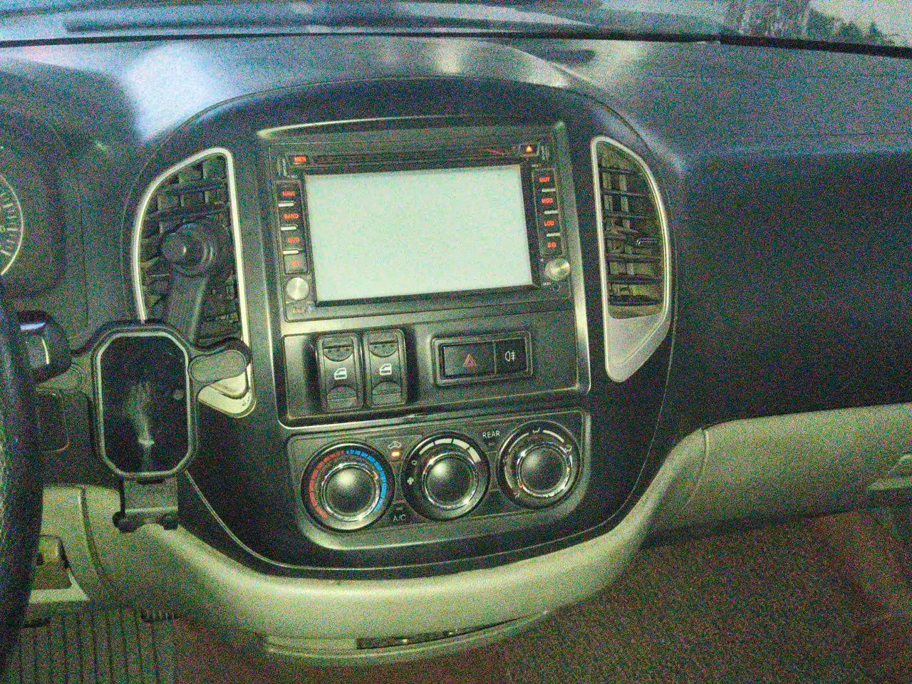 FORTHING Lingzhi 2015 V3 1.6L 7-Seater Comfort Model — миниатюра 13