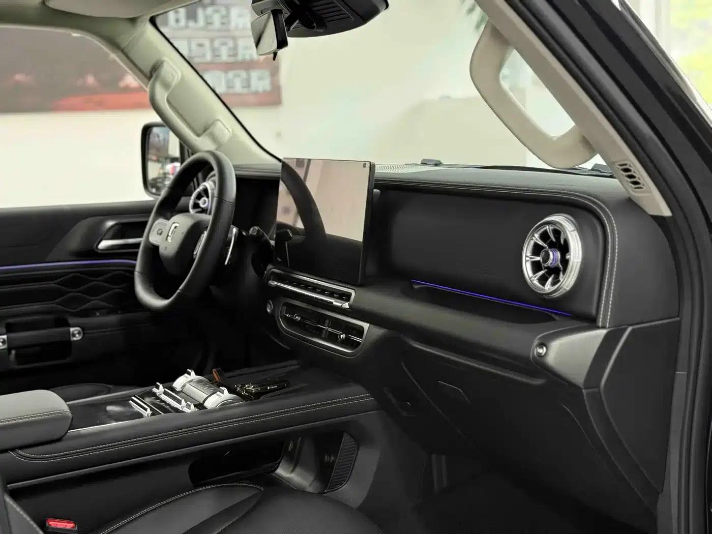 Tank 300 New Energy 2025 Hi4-T 36.7kWh — миниатюра 11