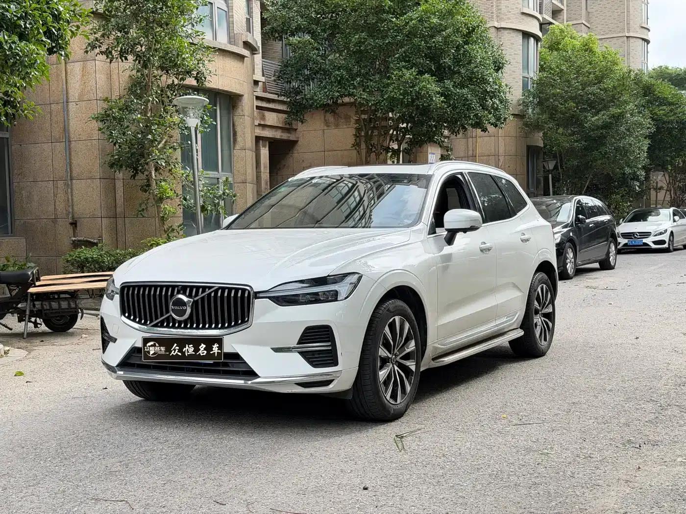 2023 Volvo XC60 B5 AWD Inscription Luxury Edition — миниатюра 1