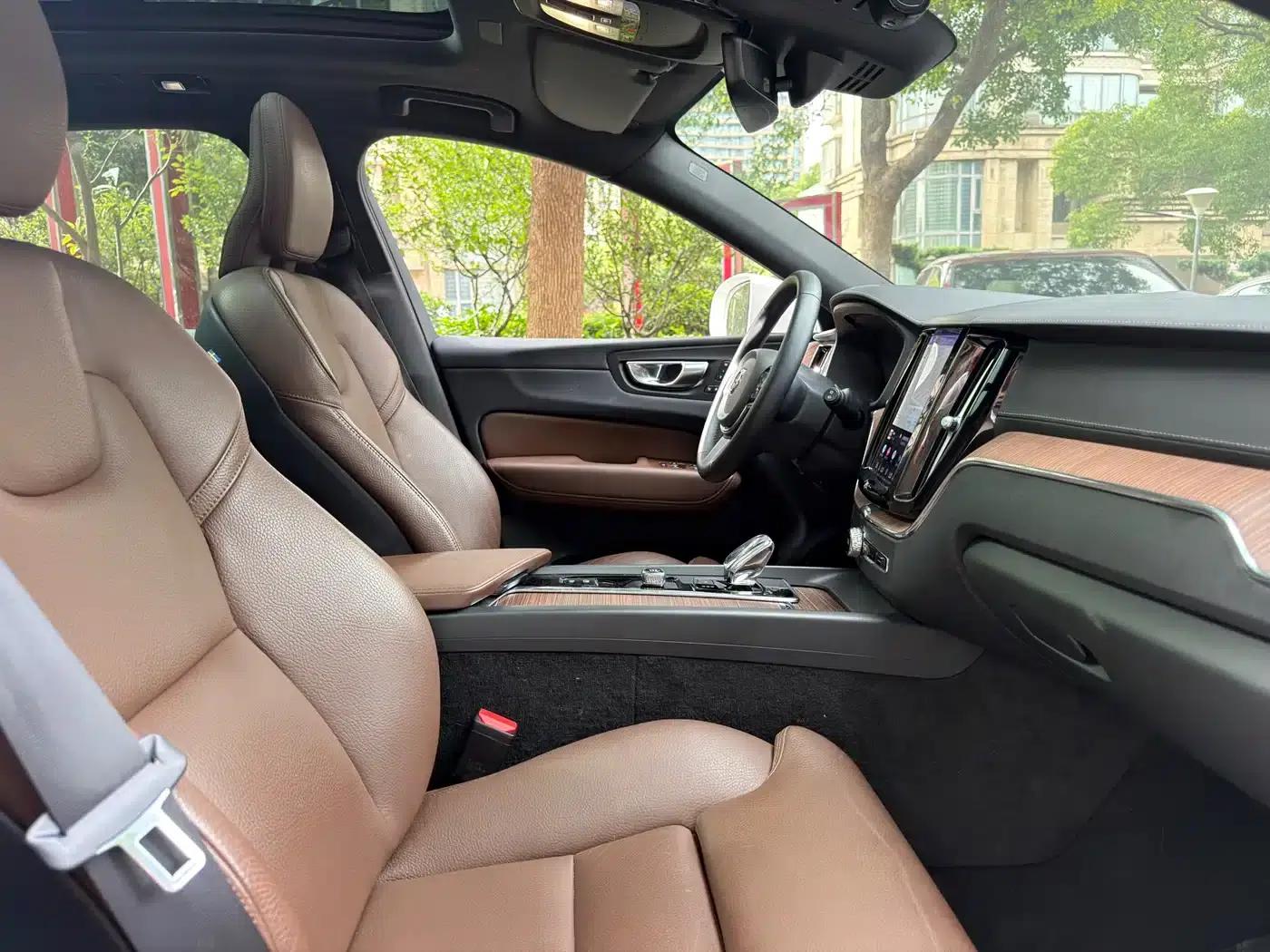 2023 Volvo XC60 B5 AWD Inscription Luxury Edition — миниатюра 12