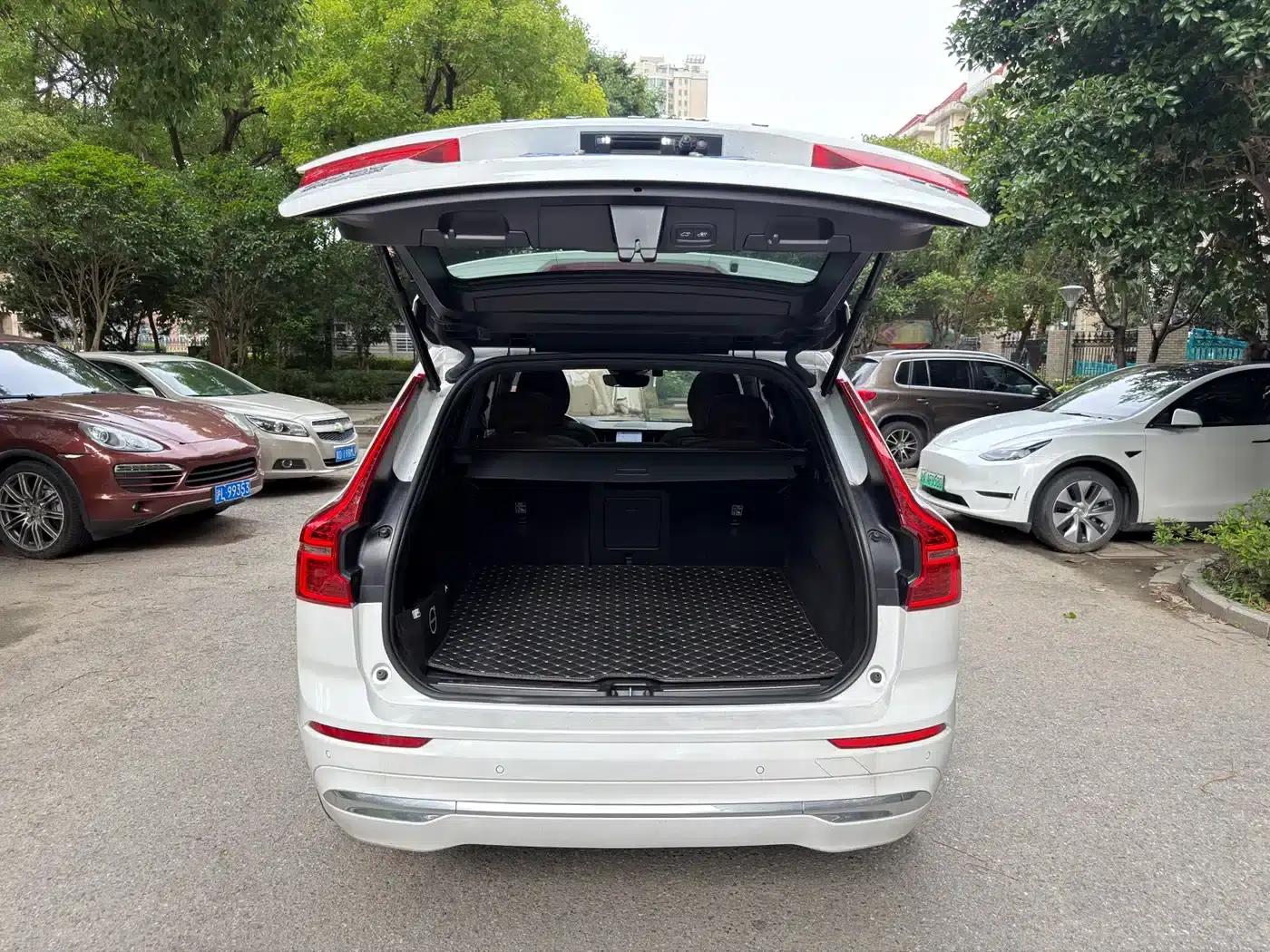 2023 Volvo XC60 B5 AWD Inscription Luxury Edition — миниатюра 15