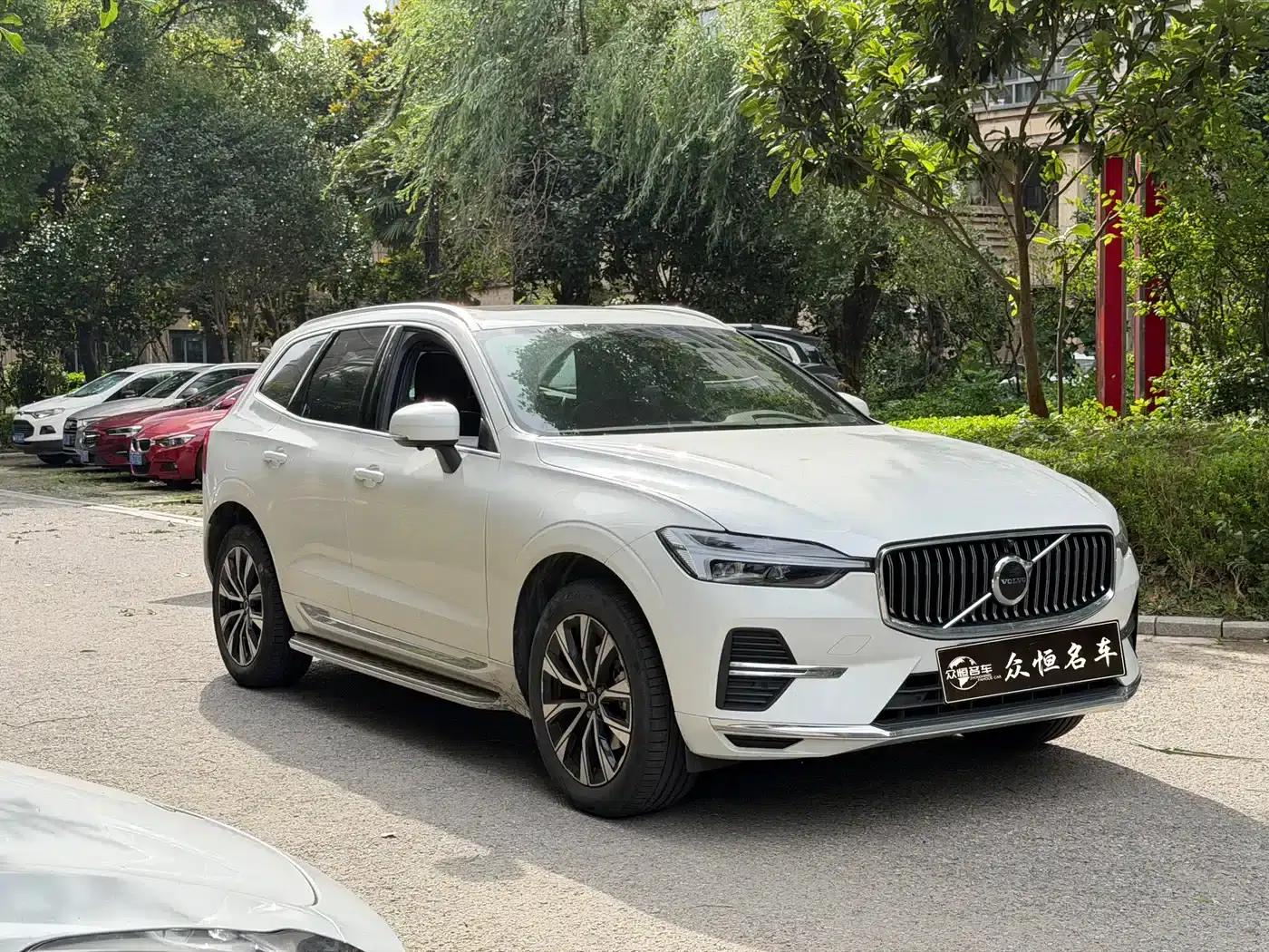 2023 Volvo XC60 B5 AWD Inscription Luxury Edition — миниатюра 3