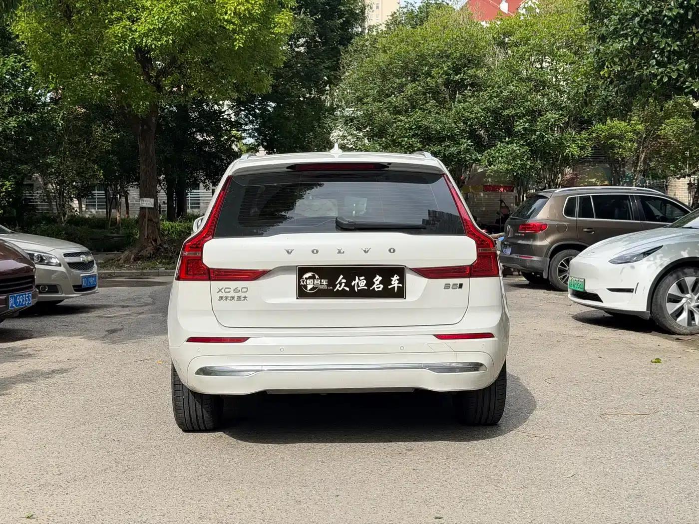 2023 Volvo XC60 B5 AWD Inscription Luxury Edition — миниатюра 4