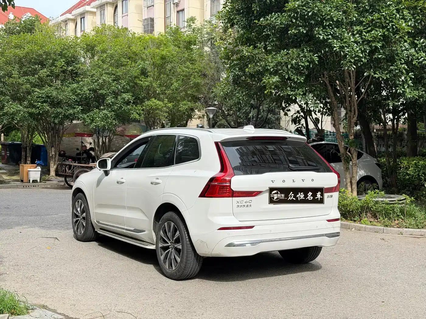 2023 Volvo XC60 B5 AWD Inscription Luxury Edition — миниатюра 5