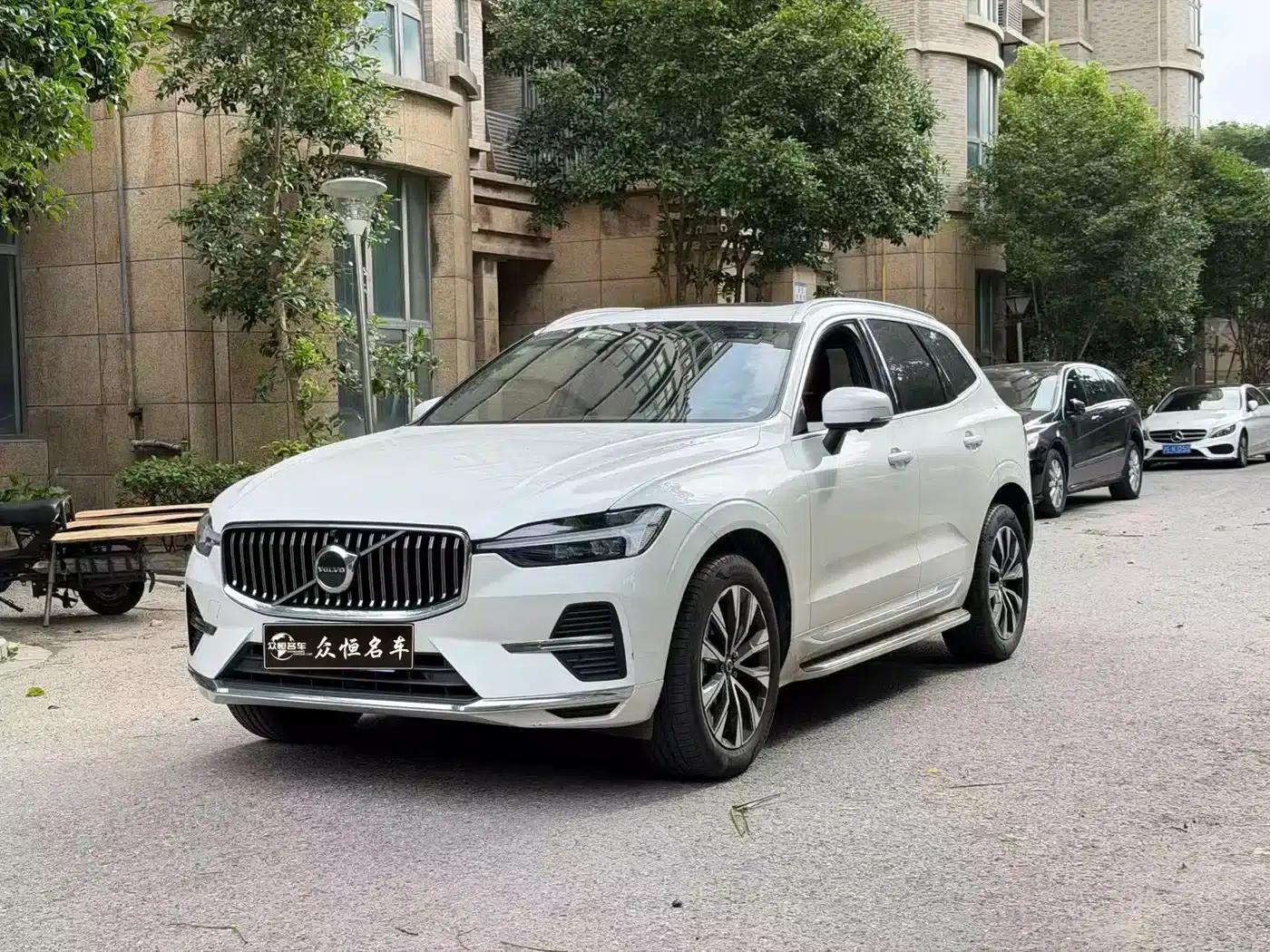 2023 Volvo XC60 B5 AWD Inscription Luxury Edition — миниатюра 6