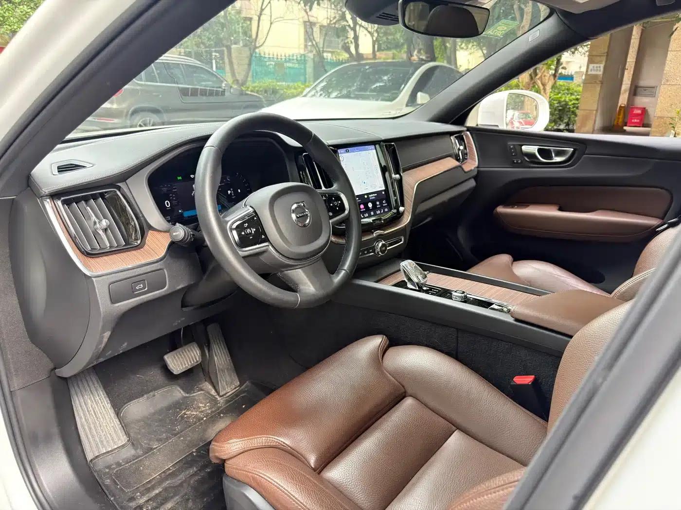 2023 Volvo XC60 B5 AWD Inscription Luxury Edition — миниатюра 7