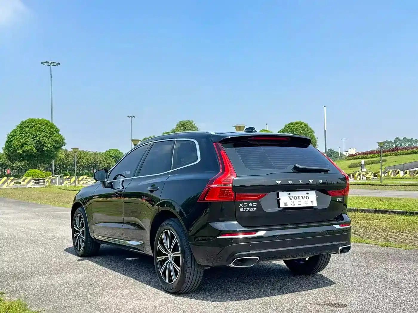 2021 Volvo XC60 T5 AWD Inscription Luxury Edition — миниатюра 12