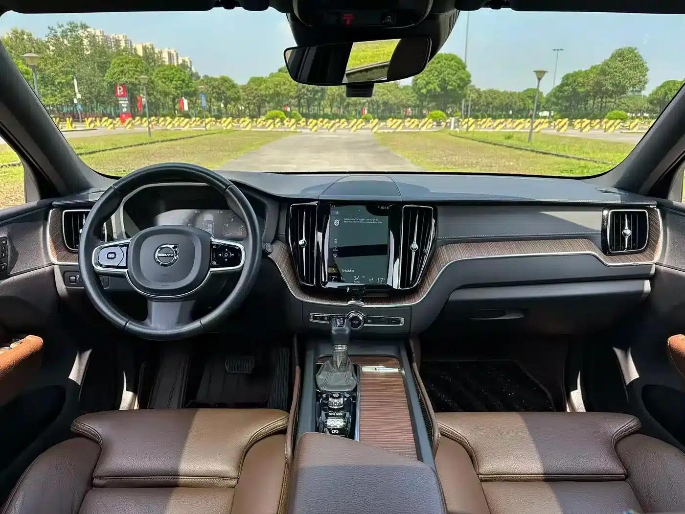 2021 Volvo XC60 T5 AWD Inscription Luxury Edition — миниатюра 6