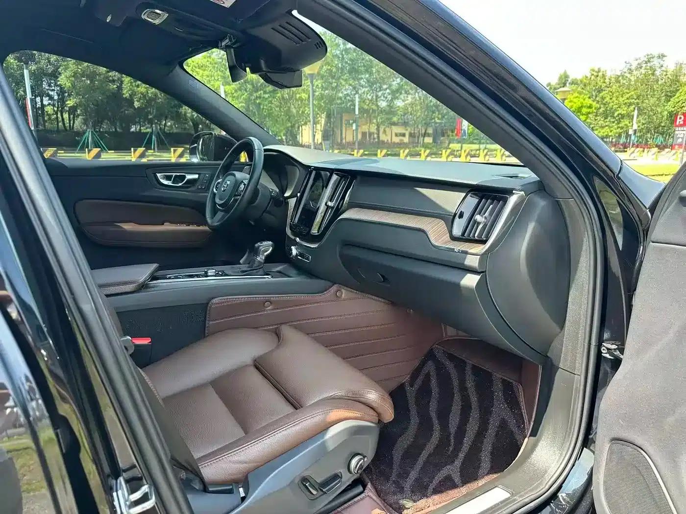 2021 Volvo XC60 T5 AWD Inscription Luxury Edition — миниатюра 8