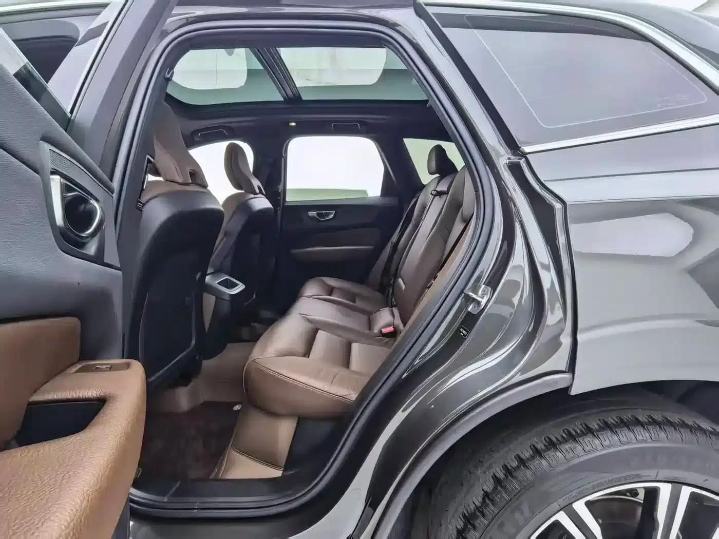 2022 Volvo XC60 B5 AWD Inscription Luxury Edition — миниатюра 11