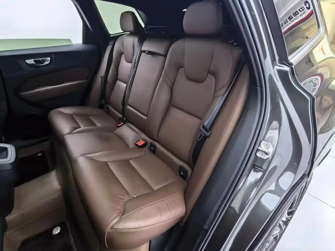 2022 Volvo XC60 B5 AWD Inscription Luxury Edition — миниатюра 12