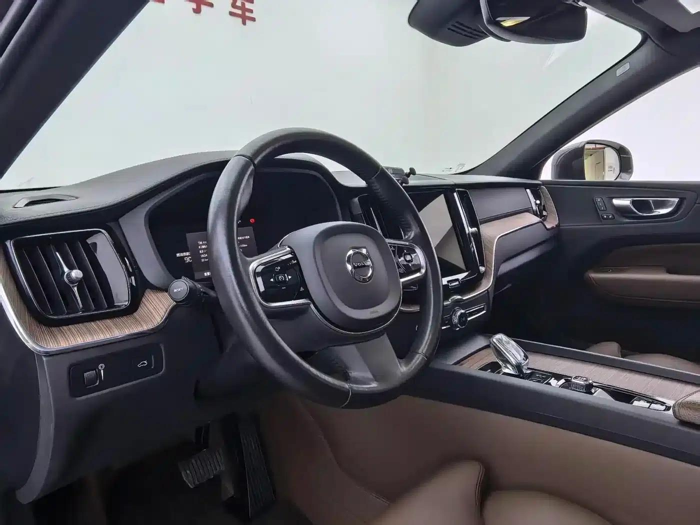 2022 Volvo XC60 B5 AWD Inscription Luxury Edition — миниатюра 13