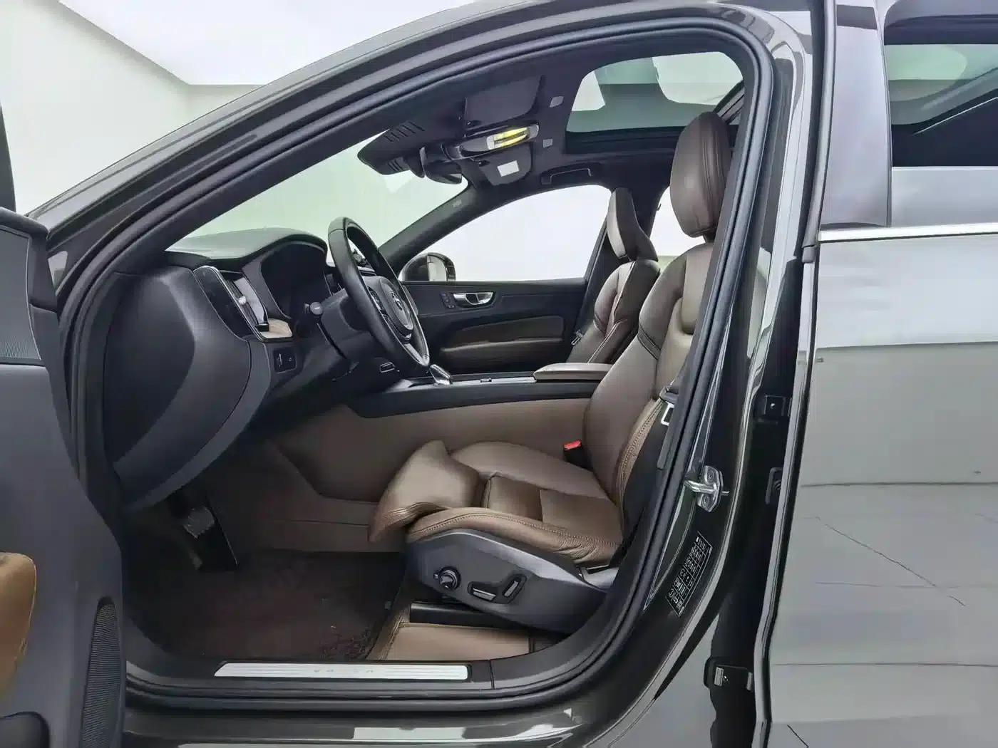 2022 Volvo XC60 B5 AWD Inscription Luxury Edition — миниатюра 14