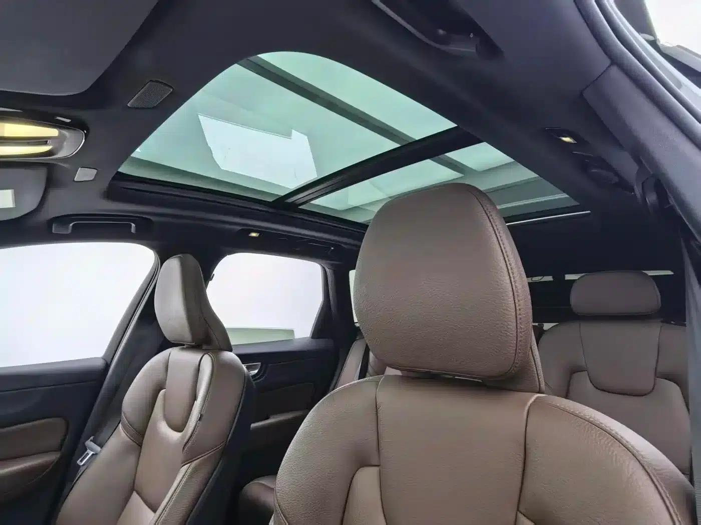 2022 Volvo XC60 B5 AWD Inscription Luxury Edition — миниатюра 16