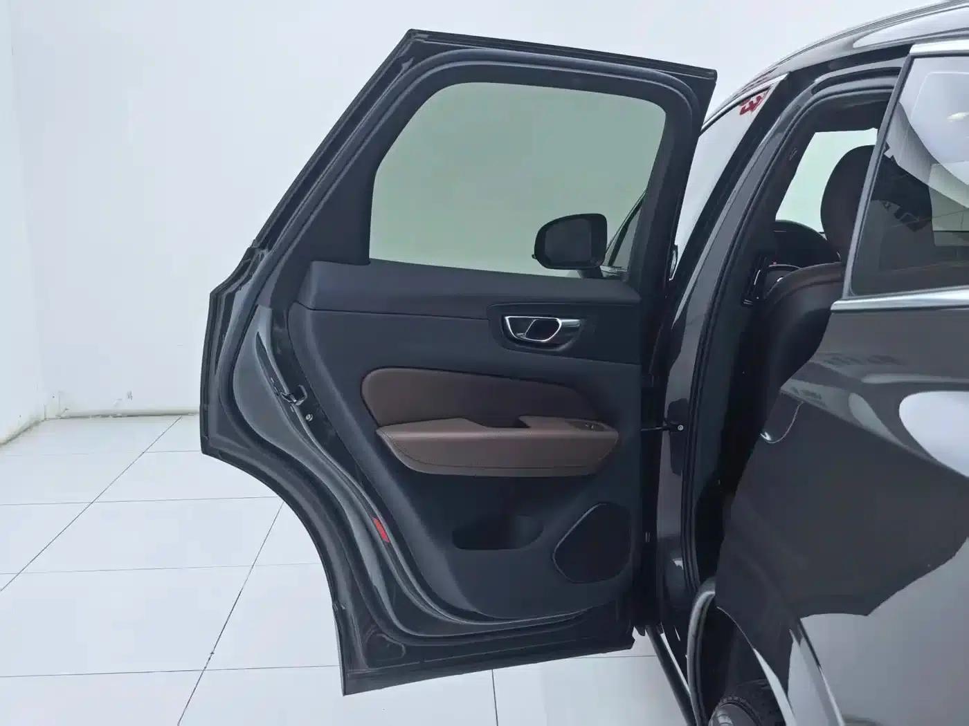 2022 Volvo XC60 B5 AWD Inscription Luxury Edition — миниатюра 19