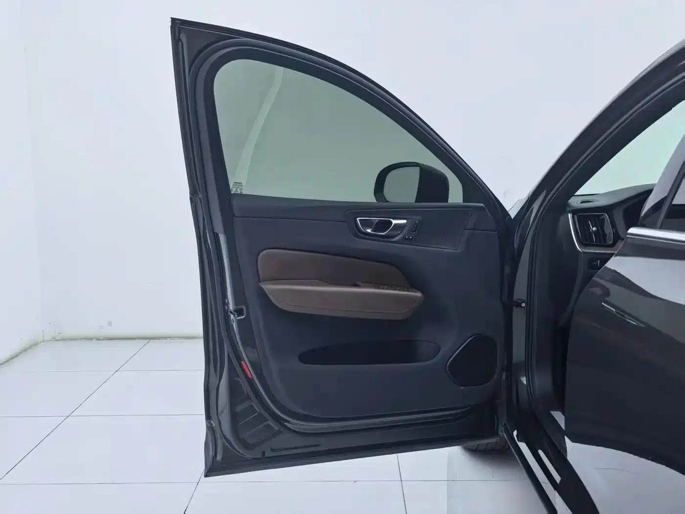 2022 Volvo XC60 B5 AWD Inscription Luxury Edition — миниатюра 20