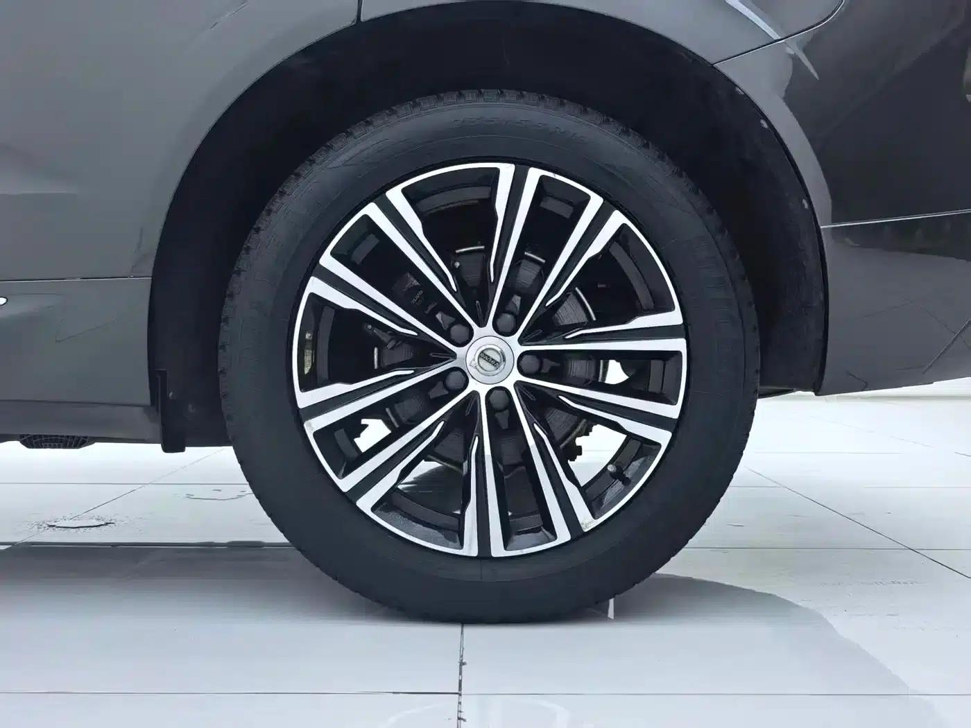 2022 Volvo XC60 B5 AWD Inscription Luxury Edition — миниатюра 21