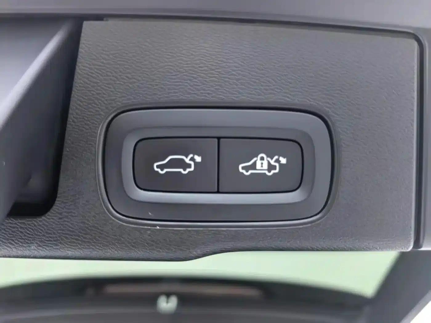 2022 Volvo XC60 B5 AWD Inscription Luxury Edition — миниатюра 23