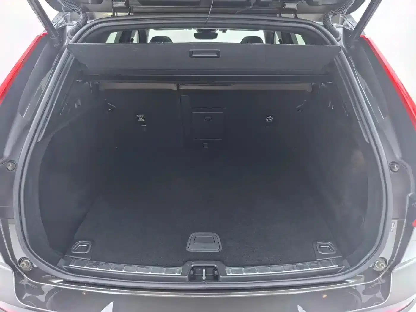 2022 Volvo XC60 B5 AWD Inscription Luxury Edition — миниатюра 24
